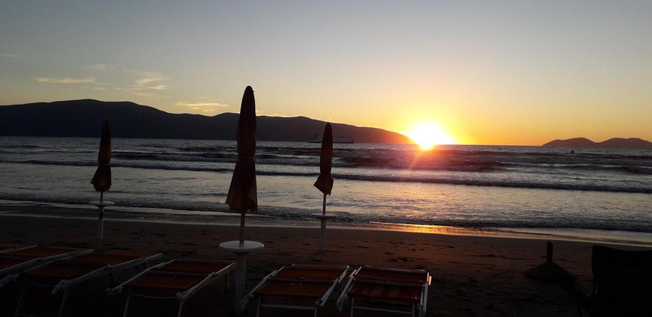 Central 5 Bedrooms Apartment Partial Seaview Vlorë エクステリア 写真
