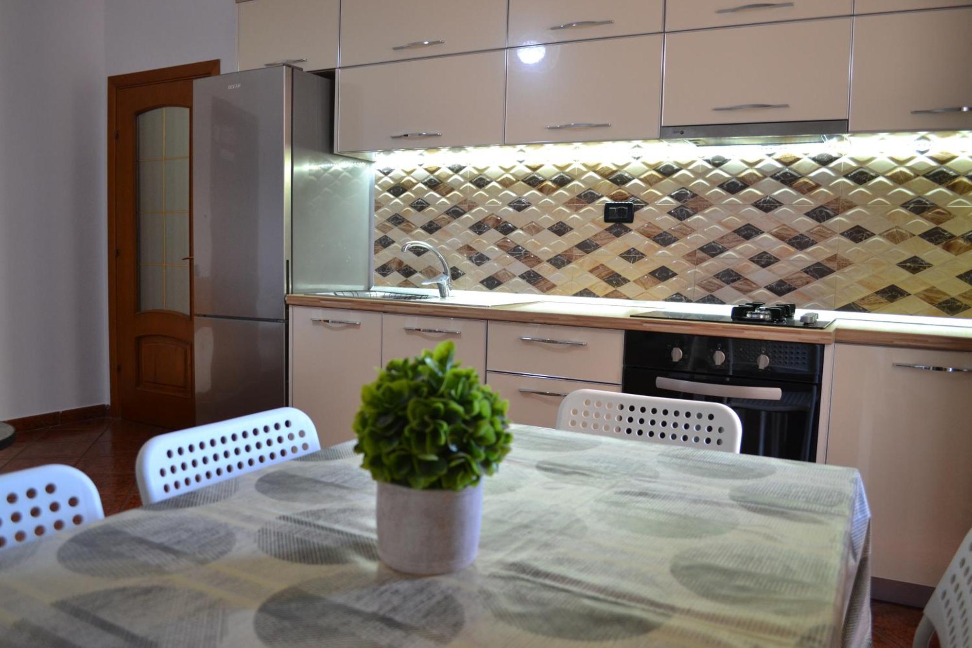 Central 5 Bedrooms Apartment Partial Seaview Vlorë エクステリア 写真