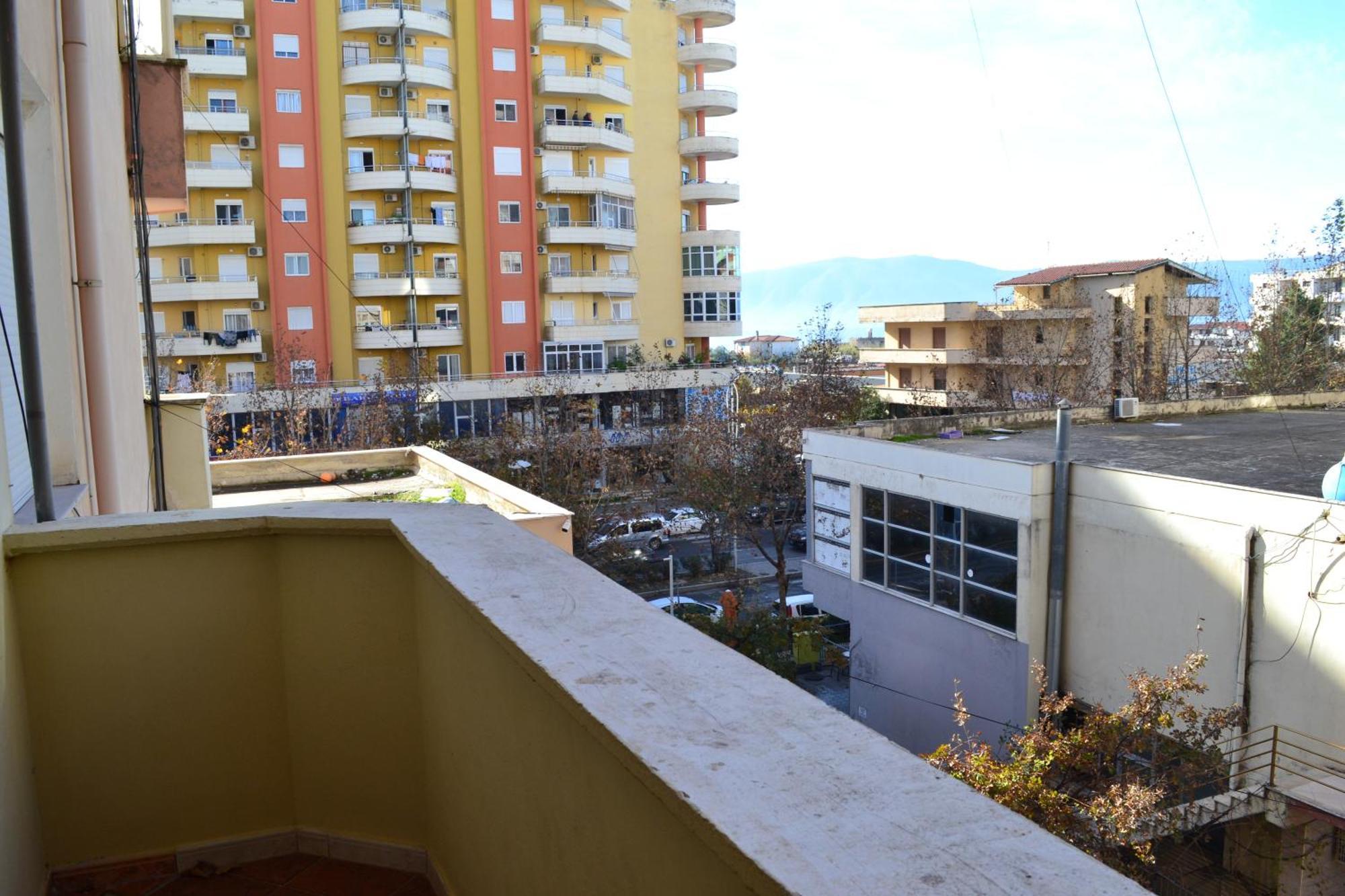 Central 5 Bedrooms Apartment Partial Seaview Vlorë エクステリア 写真