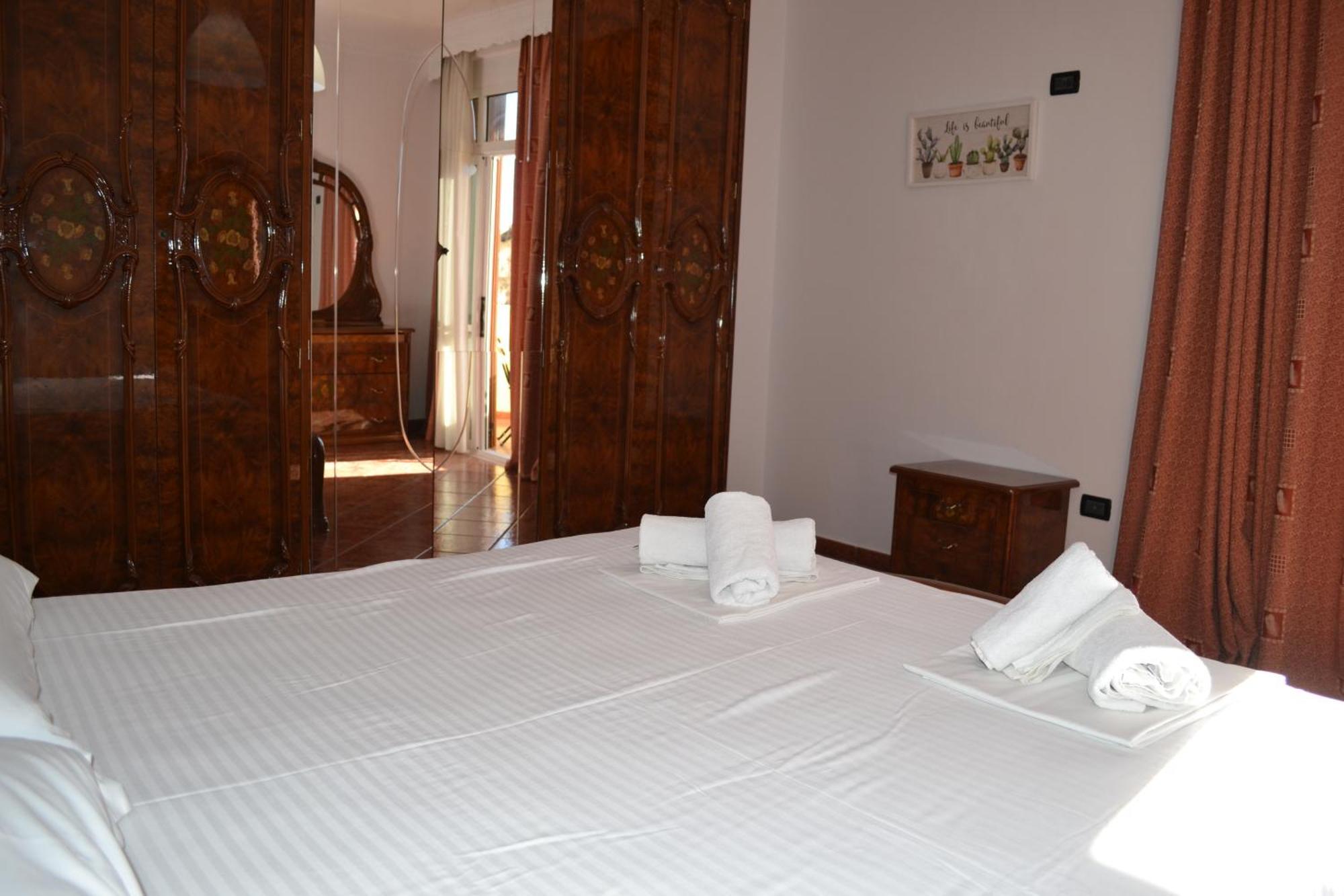 Central 5 Bedrooms Apartment Partial Seaview Vlorë エクステリア 写真