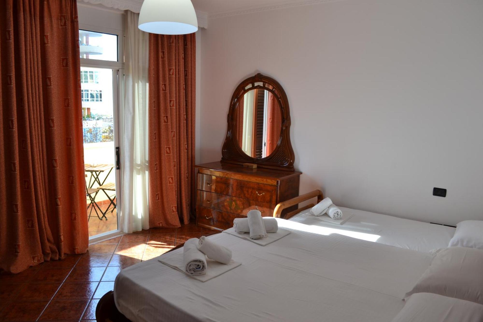 Central 5 Bedrooms Apartment Partial Seaview Vlorë エクステリア 写真