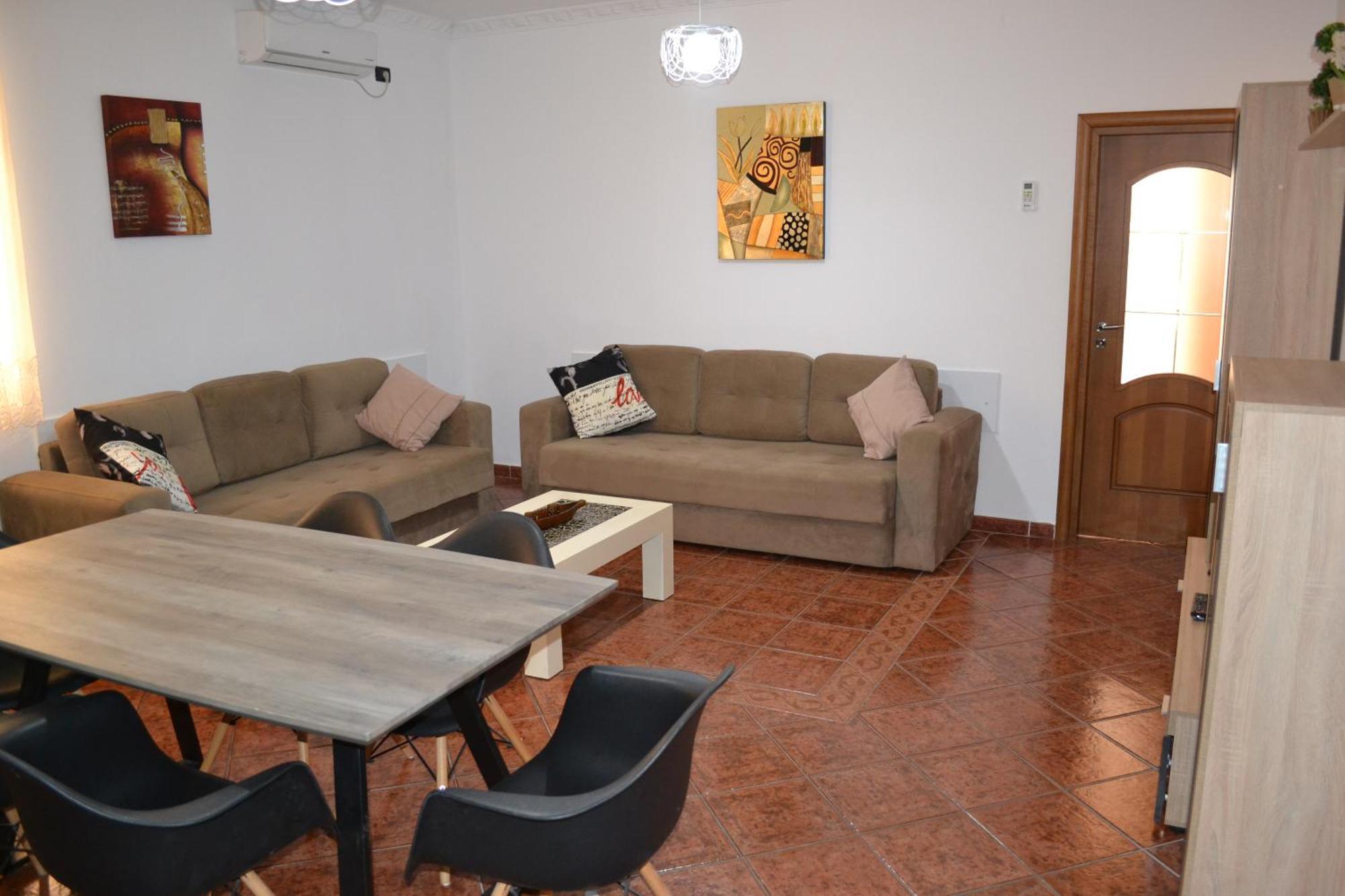 Central 5 Bedrooms Apartment Partial Seaview Vlorë エクステリア 写真