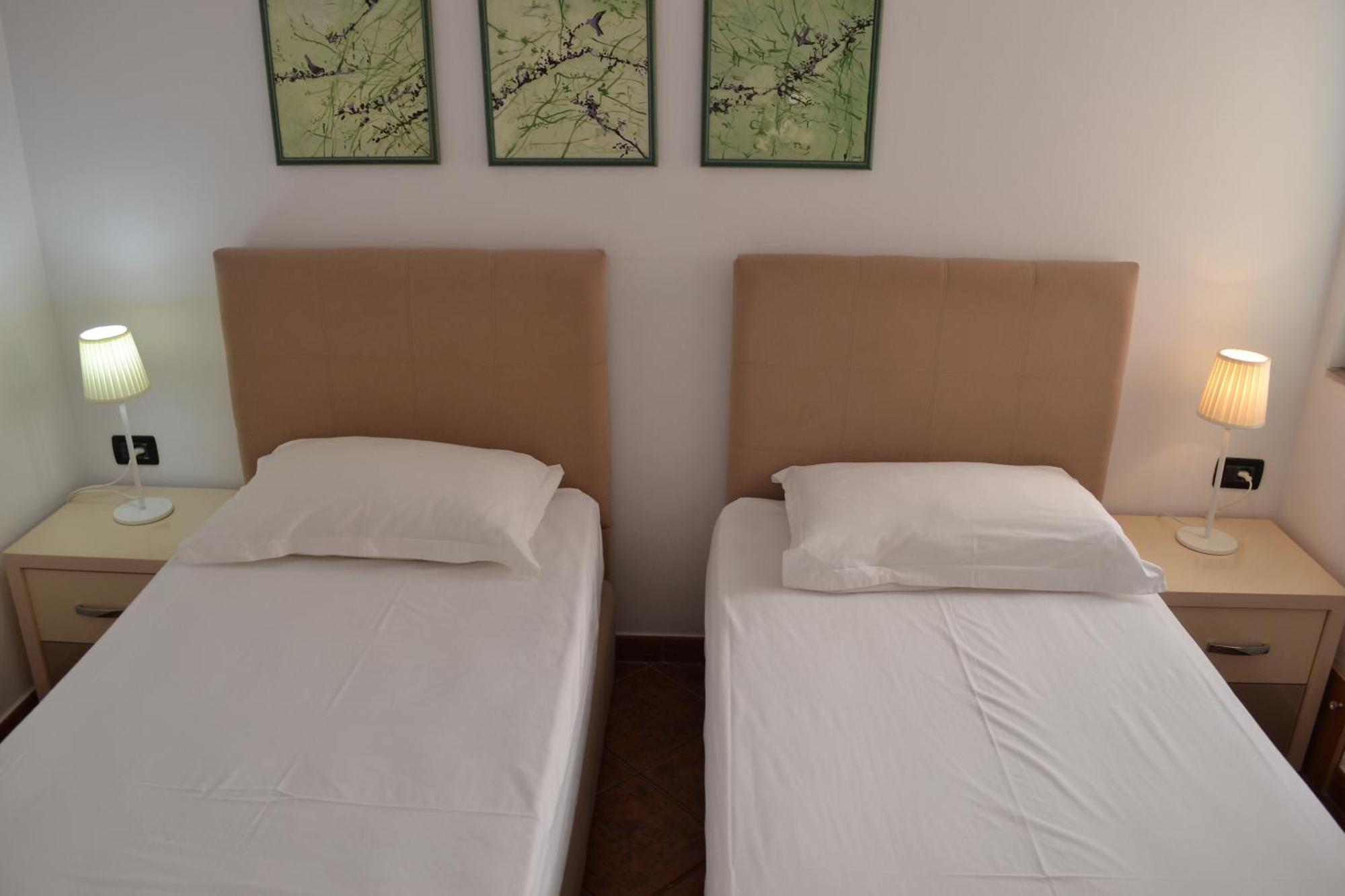 Central 5 Bedrooms Apartment Partial Seaview Vlorë エクステリア 写真