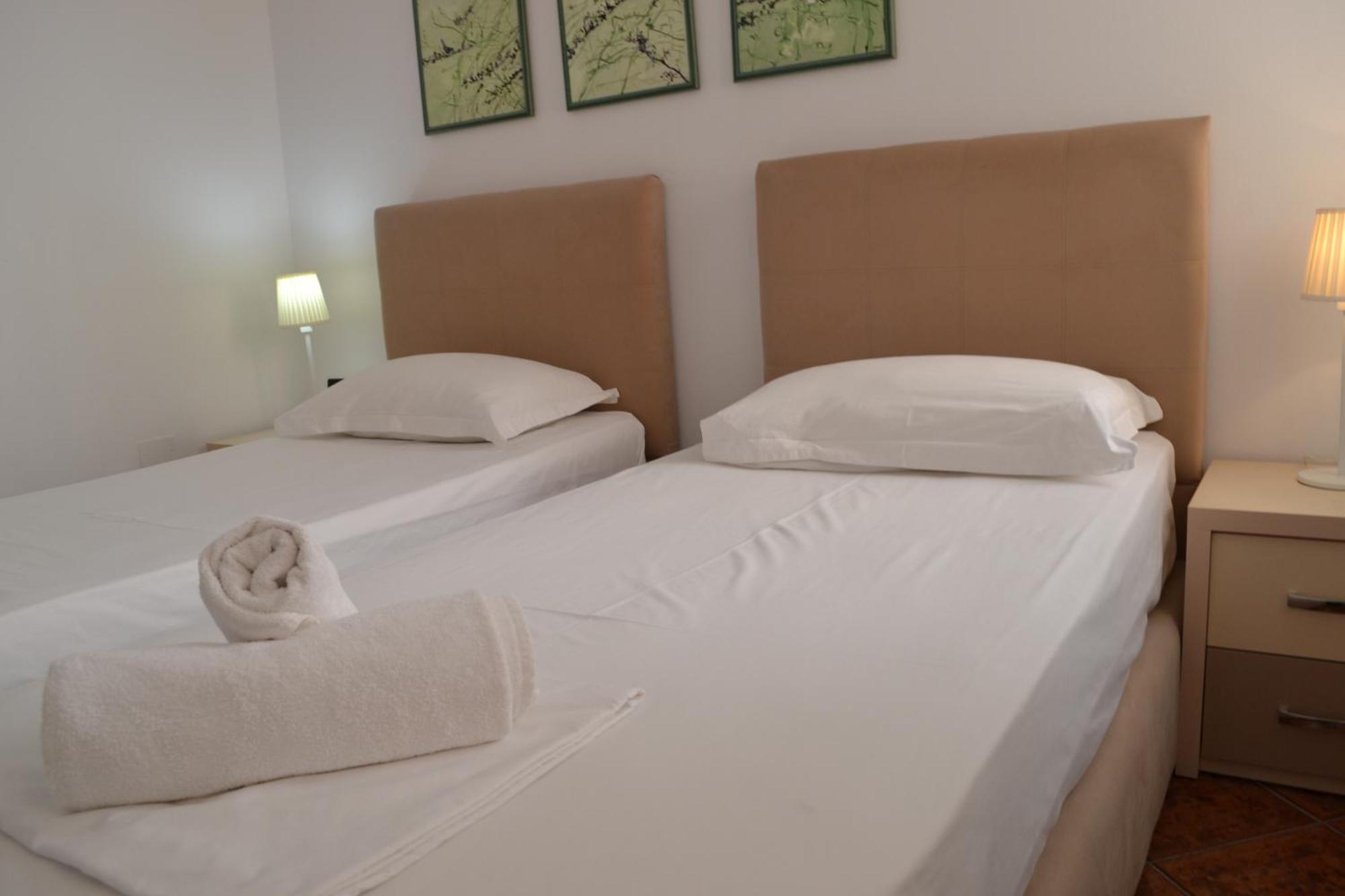 Central 5 Bedrooms Apartment Partial Seaview Vlorë エクステリア 写真