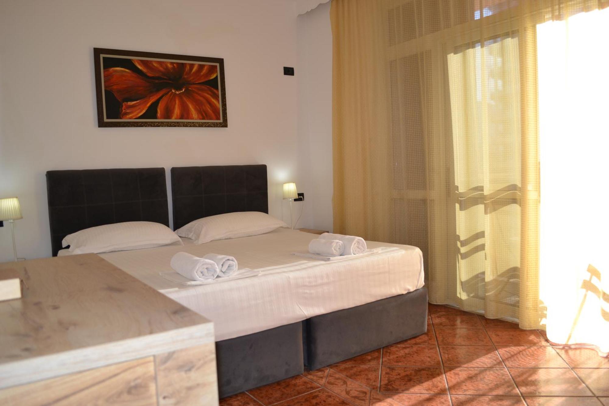 Central 5 Bedrooms Apartment Partial Seaview Vlorë エクステリア 写真