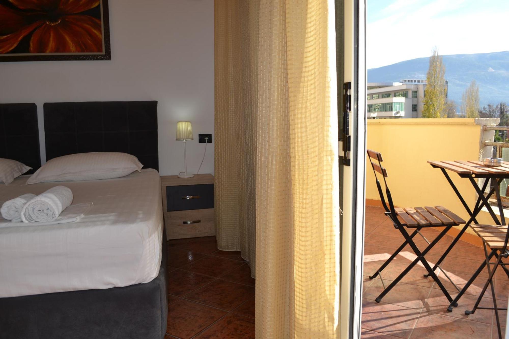 Central 5 Bedrooms Apartment Partial Seaview Vlorë エクステリア 写真