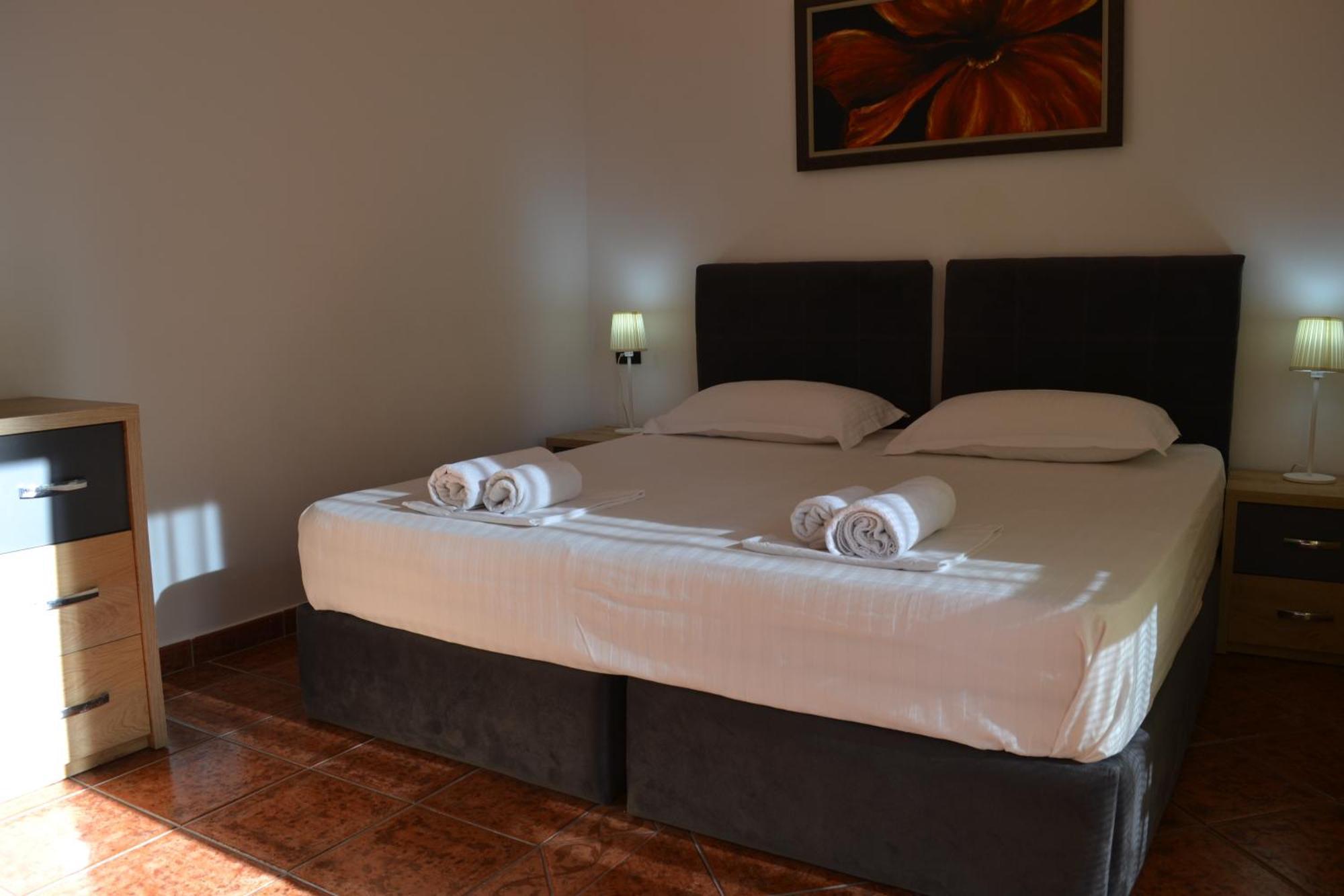 Central 5 Bedrooms Apartment Partial Seaview Vlorë エクステリア 写真