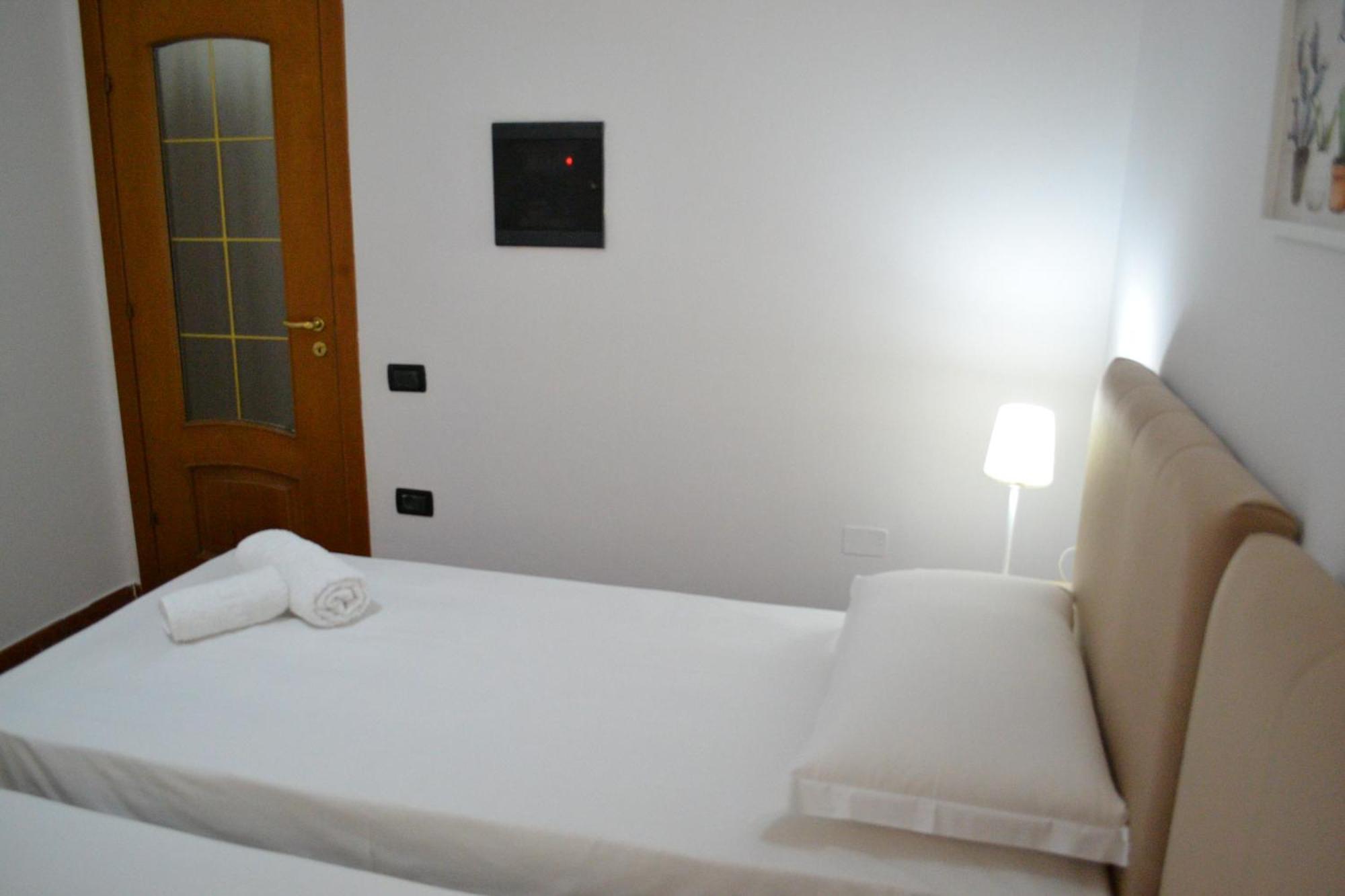 Central 5 Bedrooms Apartment Partial Seaview Vlorë エクステリア 写真