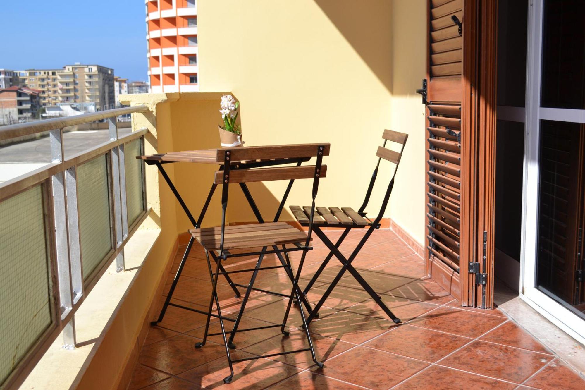 Central 5 Bedrooms Apartment Partial Seaview Vlorë エクステリア 写真
