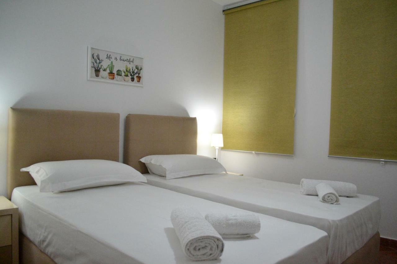 Central 5 Bedrooms Apartment Partial Seaview Vlorë エクステリア 写真